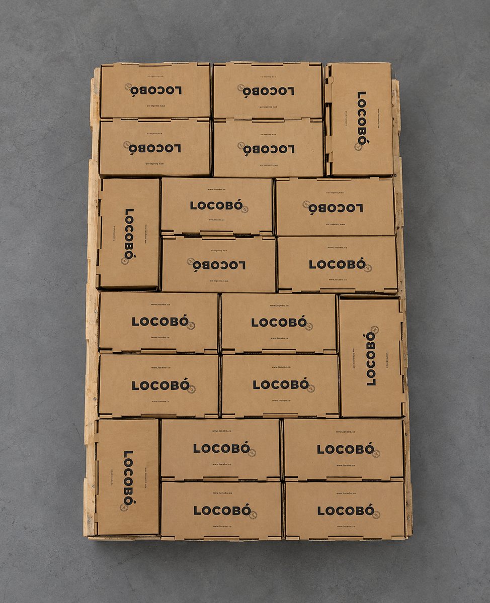 Palé de cajas Locobó listo para distribución