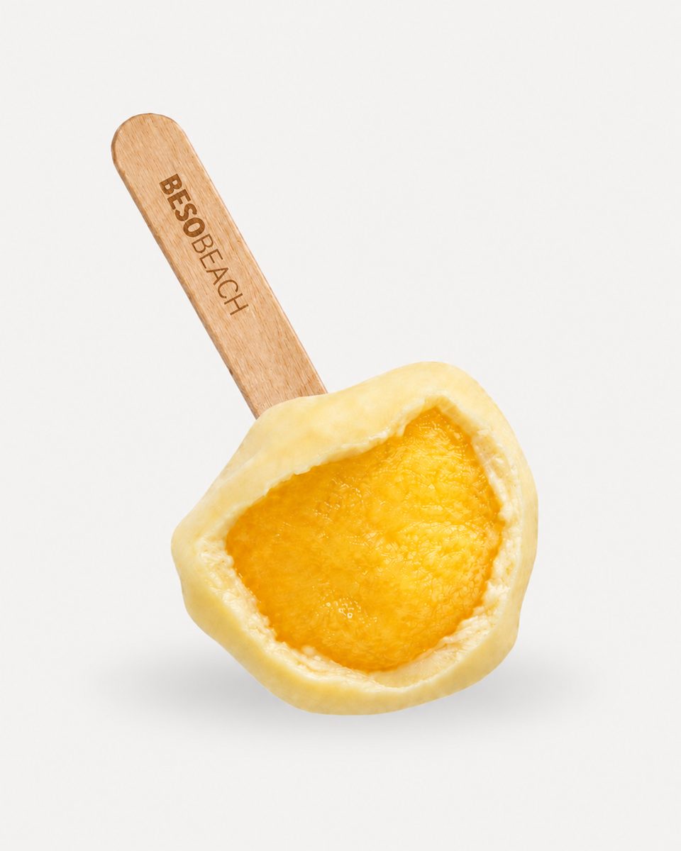 Locobó de mango con el palito grabado con el logo de Beso Beach