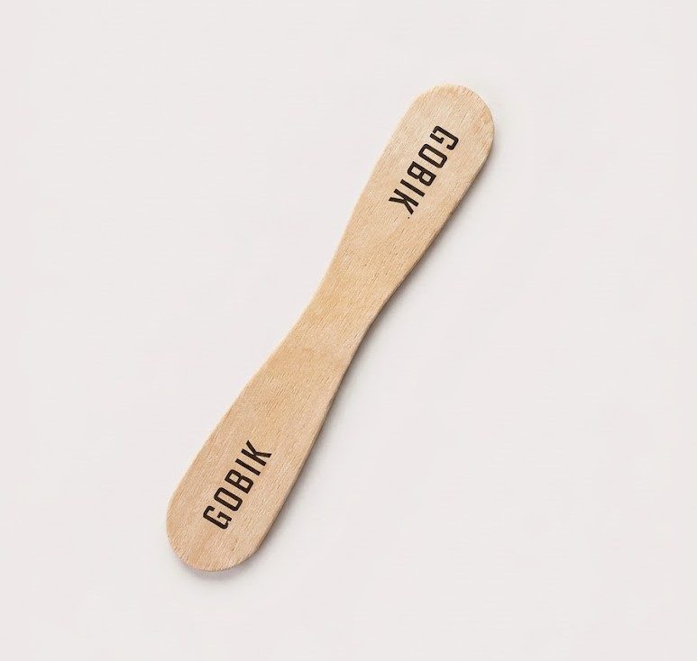 Palito de polo grabado con el logo de Gobik